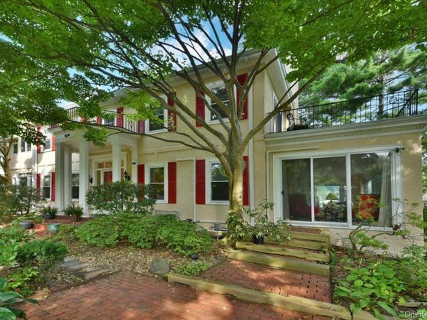 8 Magnolia Drive , Great Neck, NY 11021