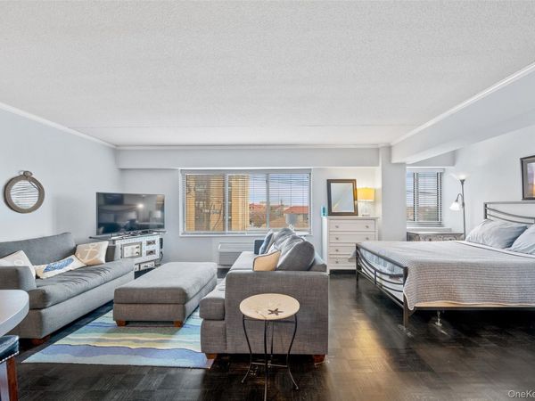 170 W Broadway, Unit 4I, Long Beach, NY 11561