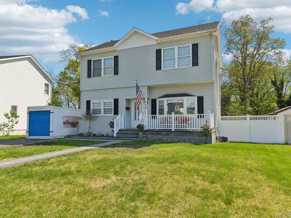 958 Alan Drive , Wantagh, NY 11793