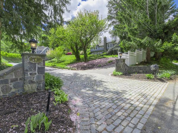 4 Horse Hollow Road , Locust Valley, NY 11560