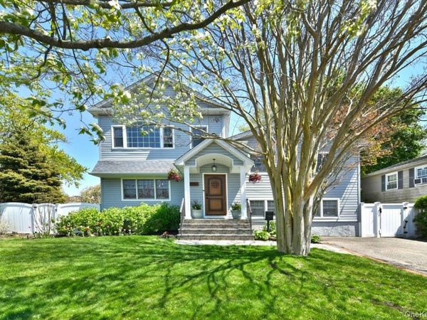 491 Charles Avenue , Massapequa Park, NY 11762