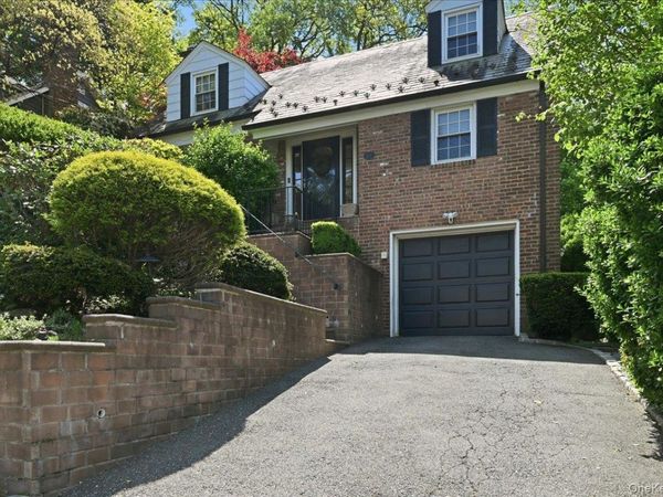214 Nassau Avenue , Munsey Park, NY 11030