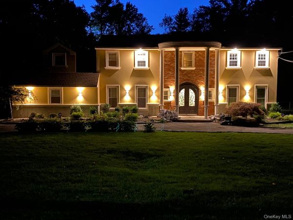 626 Caledonia Road , Dix Hills, NY 11746