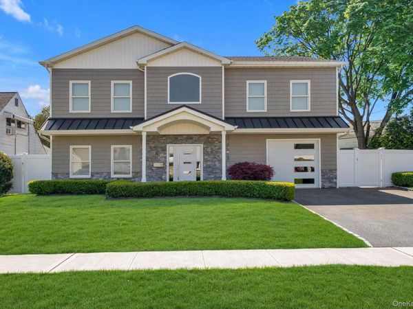 41 Patience Lane , Westbury, NY 11590