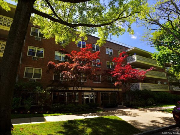50 Hillpark Avenue , Unit 3E, Great Neck Plaza, NY 11021