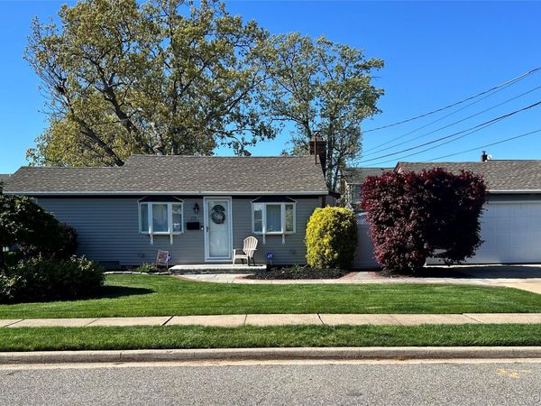 173 N Kings Avenue, Massapequa, NY 11758