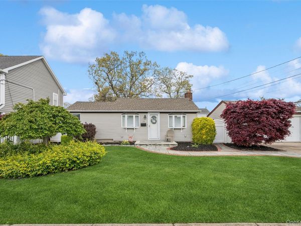 173 N Kings Avenue , Massapequa, NY 11758