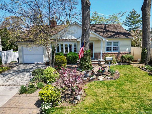 50 Little Whaleneck Road , Merrick, NY 11566