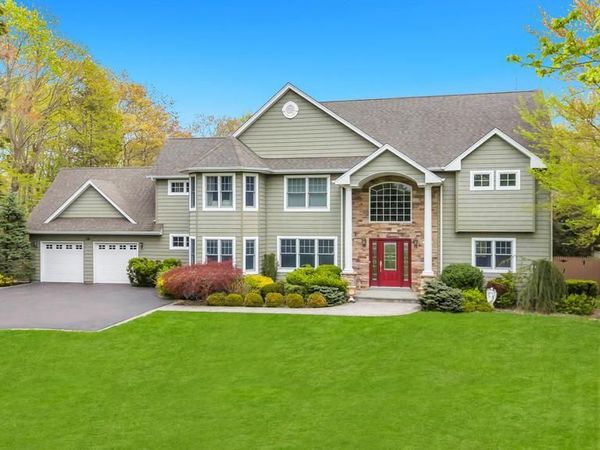 83 Gillette Avenue , Bayport, NY 11705