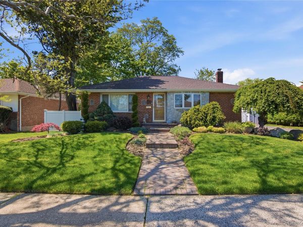 104 Emerson Avenue , Levittown, NY 11756