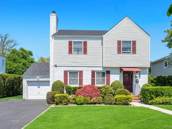 107 Pine Street , Garden City, NY 11530