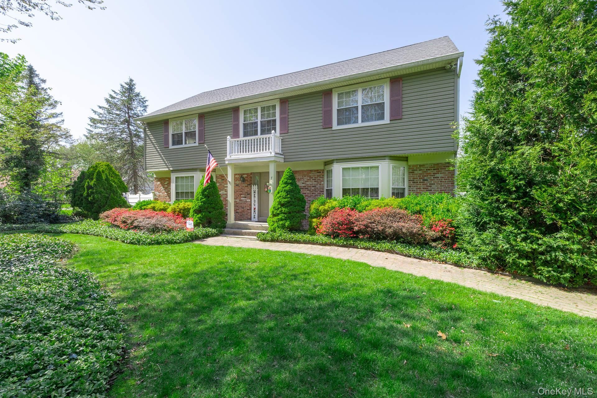 7 Lake Lane , Lake Grove, NY 11755 Main Photo