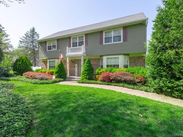 7 Lake Lane , Lake Grove, NY 11755