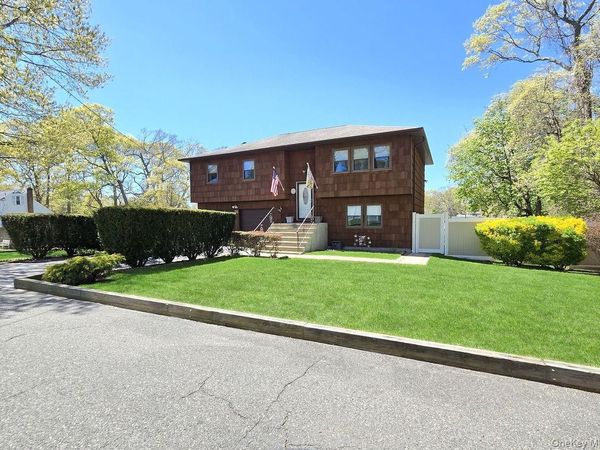 76 Webster Avenue , Ronkonkoma, NY 11779