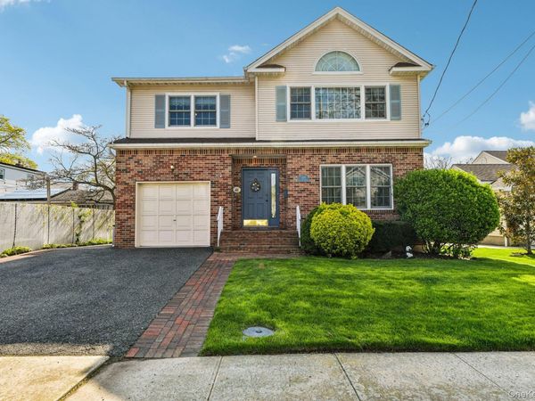 1679 Saint Johns Avenue , Merrick, NY 11566
