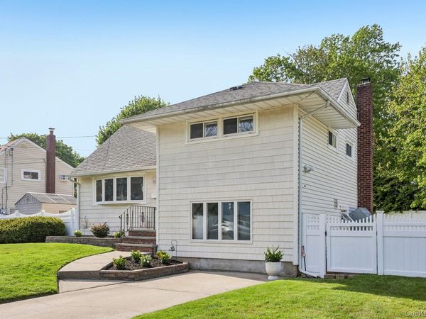 7 Bowden Drive, Huntington Station, NY 11746