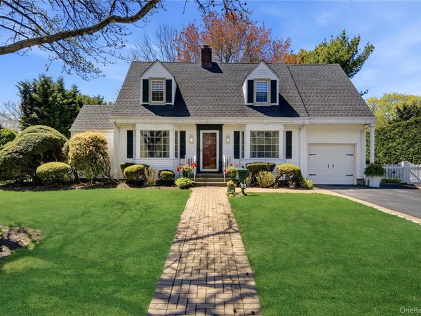 93 S Bay Avenue , Brightwaters, NY 11718