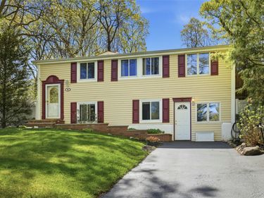 26 Woodchuck Lane, East Setauket, NY 11733