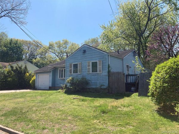 6 Wicks Road , East Northport, NY 11731