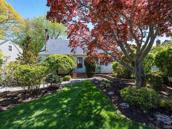 24 Kellogg Place , Huntington Station, NY 11746