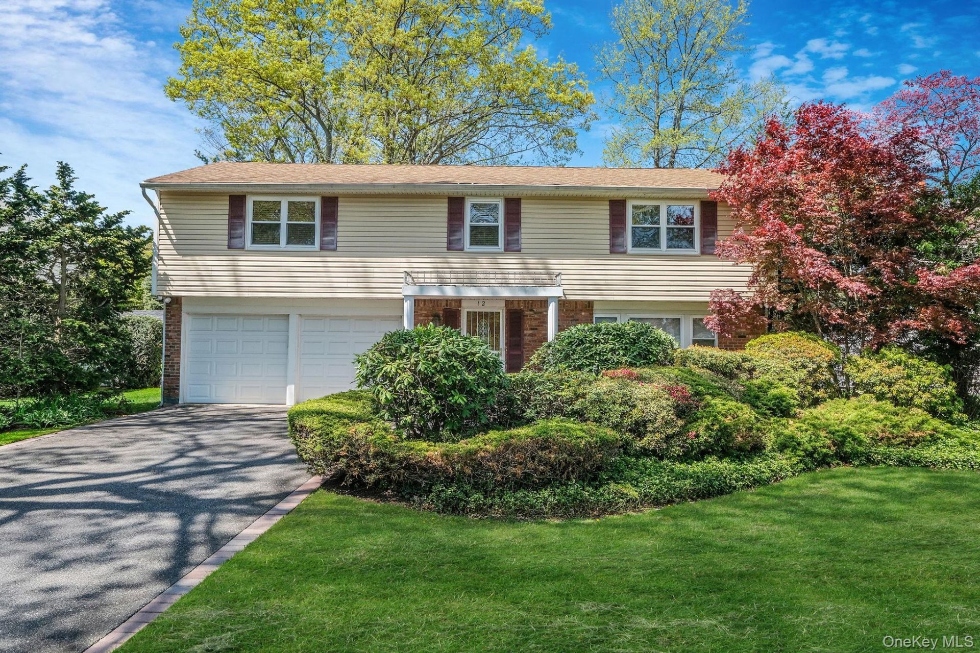 12 Kristi Lane , Lake Grove, NY 11755 Main Photo