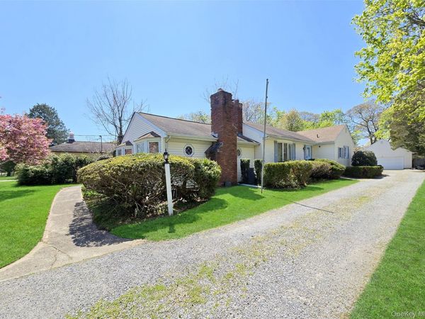 102 McConnell Avenue , Bayport, NY 11705