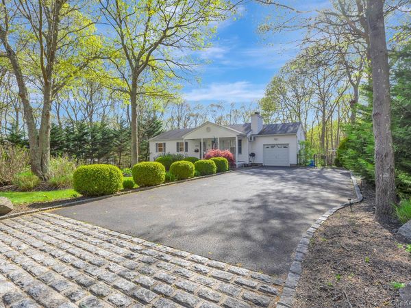 10 Black Pine Street, Center Moriches, NY 11934