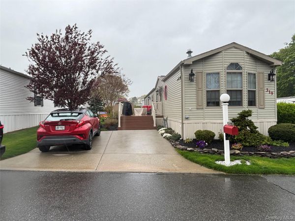 1661-319 Old Country Road , Unit 319, Riverhead, NY 11901