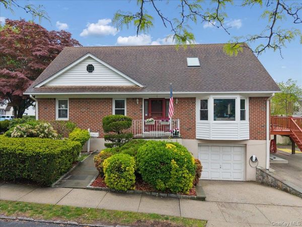 1 Allen Place , Bronxville, NY 10708