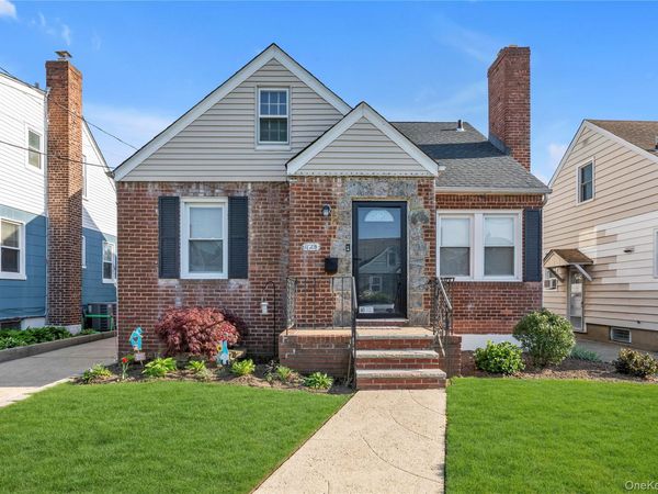 1125 Esther Street , Franklin Square, NY 11010