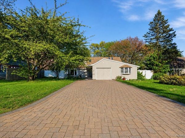201 Serpentine Lane , Islandia, NY 11749