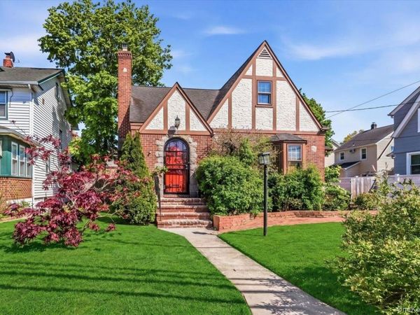 33 Emerson Place , Valley Stream, NY 11580