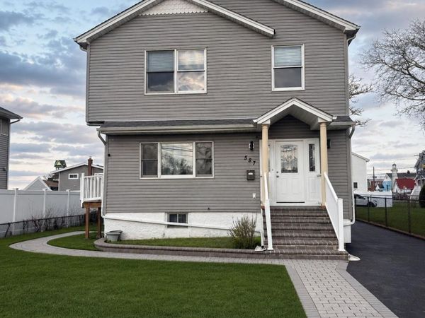 587 Miller Avenue , Freeport, NY 11520