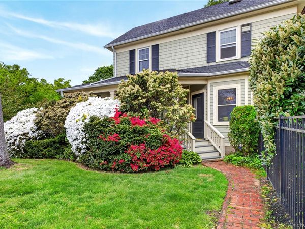 2 Van Buren Street , Port Washington, NY 11050