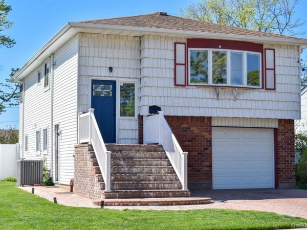 2800 Genessee Street , North Bellmore, NY 11710