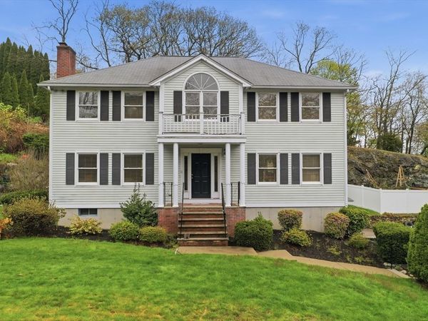 11 Roseanna Park Dr, Waltham, MA 02452