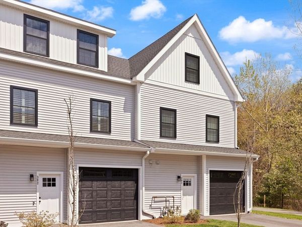 300 Albion Rd, Unit 302, Bedford, MA 01730