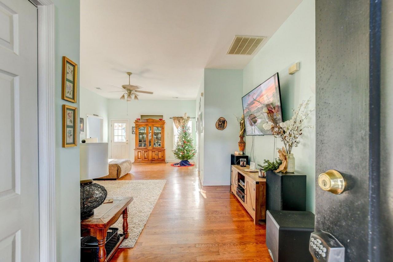 101 Memphis Court Photo 2