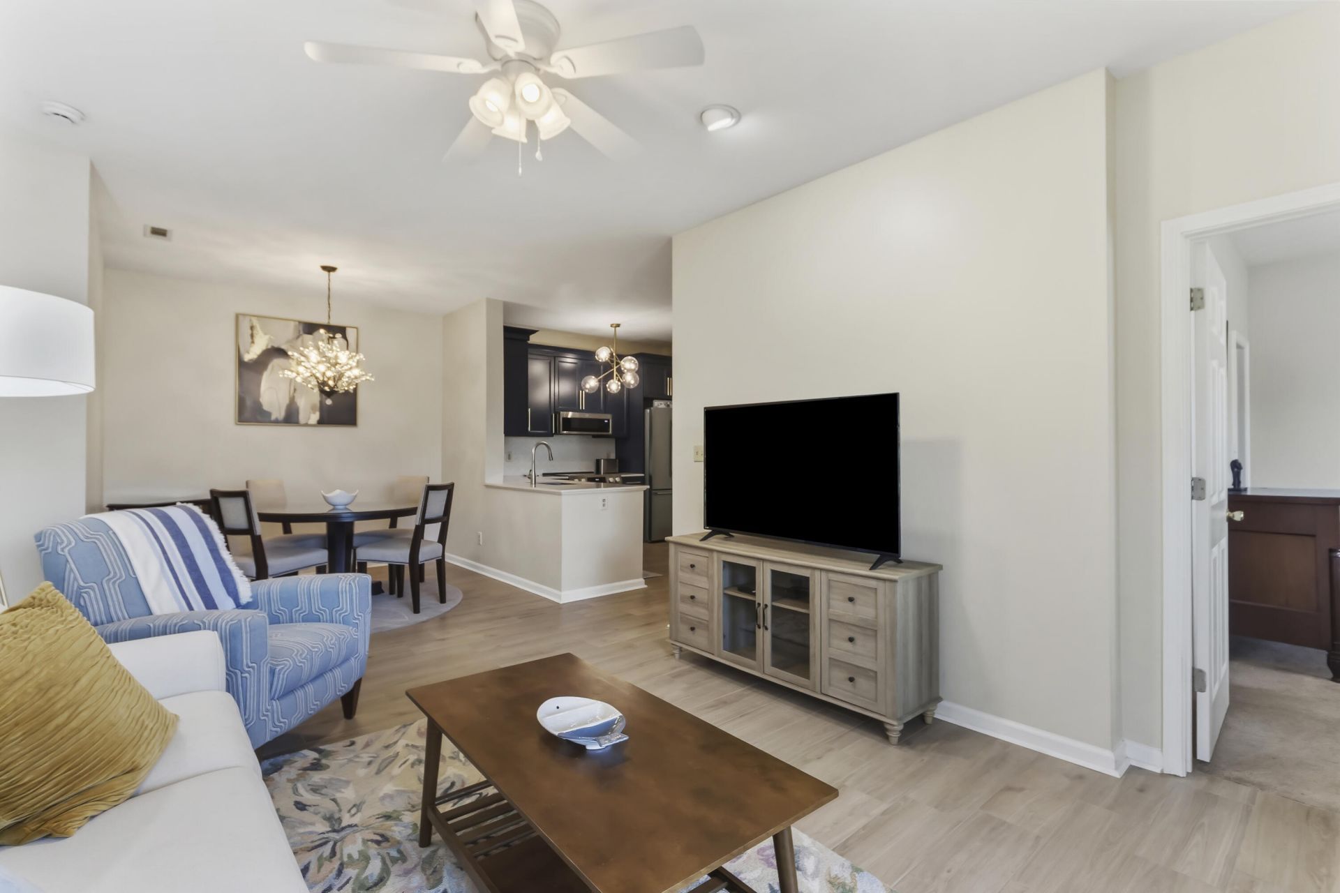 1600 Long Grove Drive Photo 11