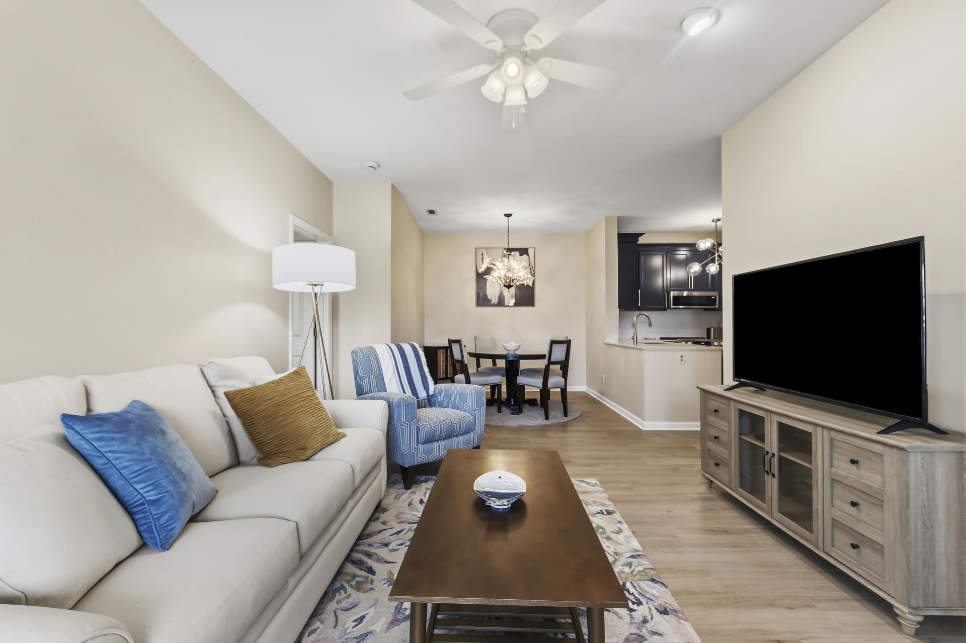 1600 Long Grove Drive Photo 14