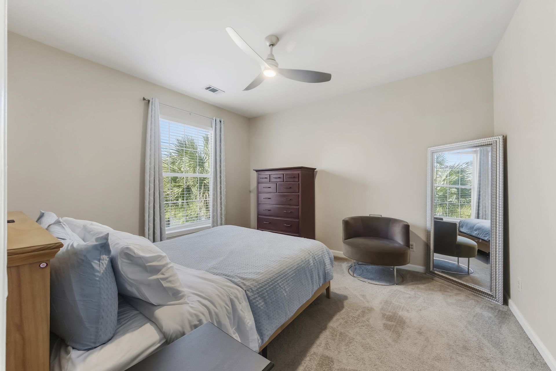 1600 Long Grove Drive Photo 17