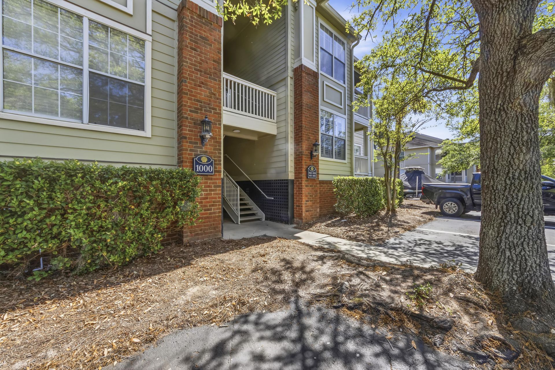 1600 Long Grove Drive Photo 2