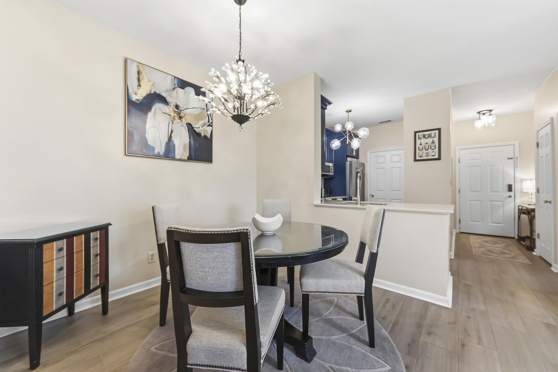 1600 Long Grove Drive Photo 8