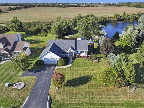 2144 Blue Heron Dr, Delavan, WI 53115