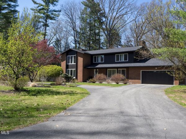 15 Roberts Lane, Saratoga Springs, NY 12866