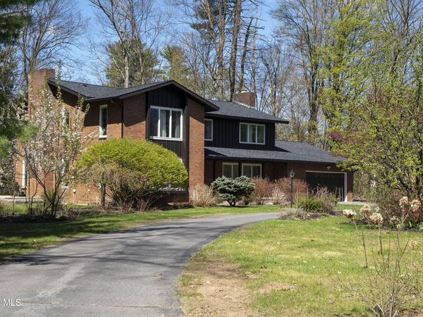15 Roberts Lane, Saratoga Springs, NY 12866