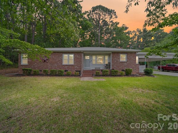 303 E Allenton Street , Mount Gilead, NC 27306