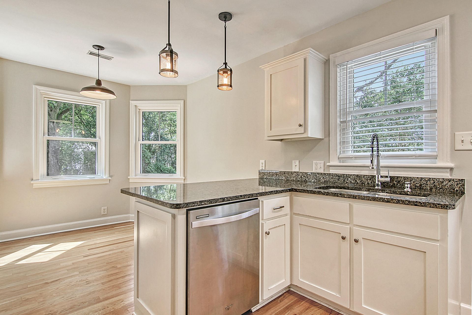 1724 Pearlott Street Photo 8