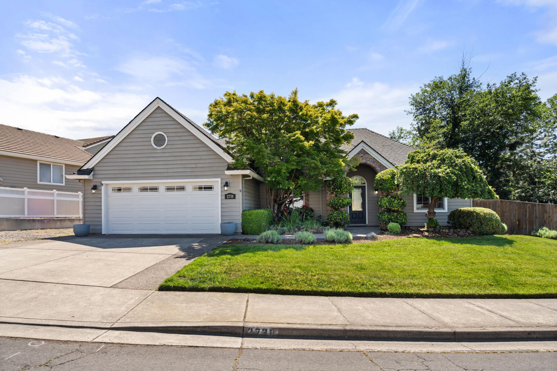 2738 Kerrisdale Ridge Drive, Medford, OR 97504 Main Photo