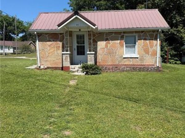 411 South , Lebanon, MO 65536